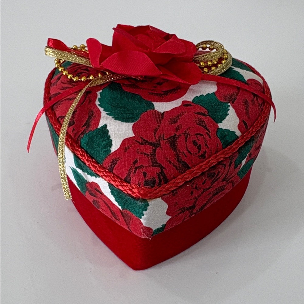 Vintage Heart Shaped Velvet & Rose Print Padded Box Fabric 90s Grandma - Picture 3 of 7